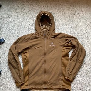 Men’s medium Atom LT Jacket caribou color (brown)